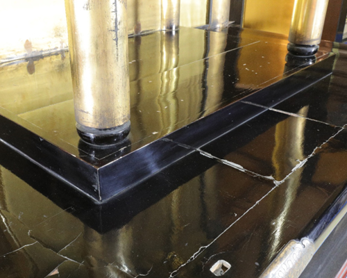 須弥壇　洗浄後