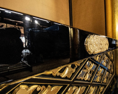 陣檀框の漆地と錺金具　洗浄後