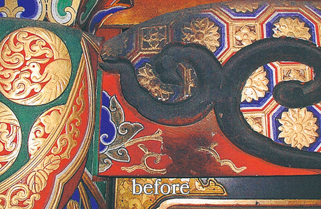 剥落止め工事　長押虹梁部分の彩色補修　作業前