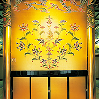 金箔押しの向門柱・柱