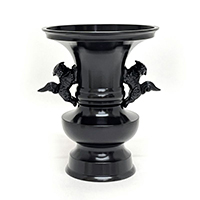 色付きの金属製仏具