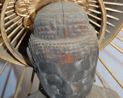 御木像現状保存修理　頭頂部木割れ修理前