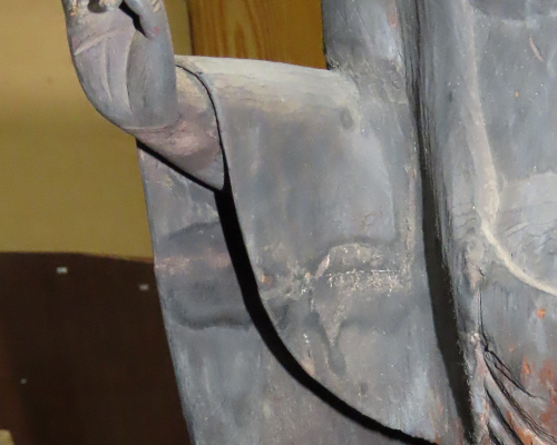 御木像現状保存修理　着衣すそ欠損修理後