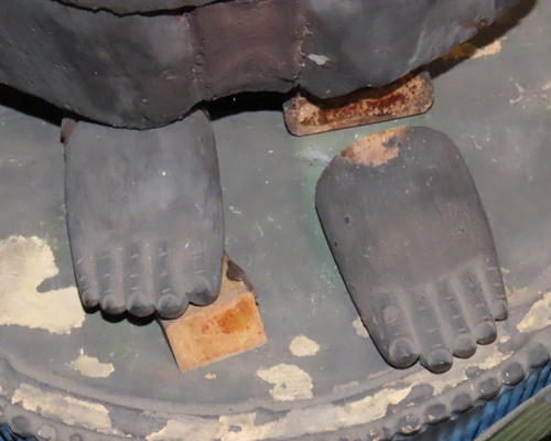 御木像現状保存修理　足脱落修理前