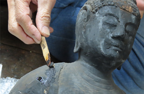 仏像現状保存修理　作業風景