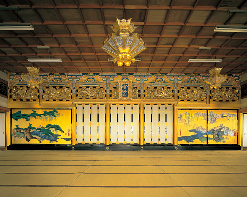 お内陣（宮殿須弥壇）修復後