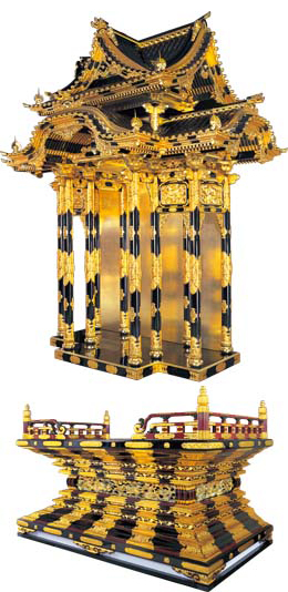 御宮殿・須弥壇修復後