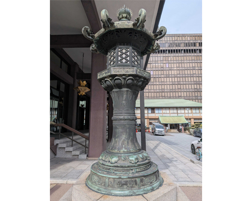 台灯籠の修復前