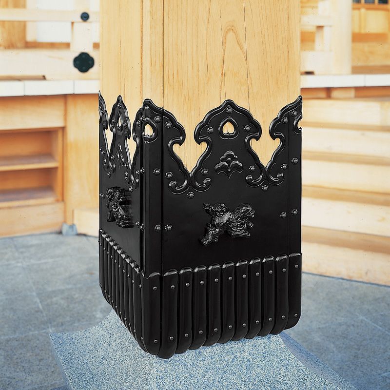 柱根巻金具 角柱用 四方獅子入 銅製打物製 黒色仕上 角柱1辺24cm（各宗派）