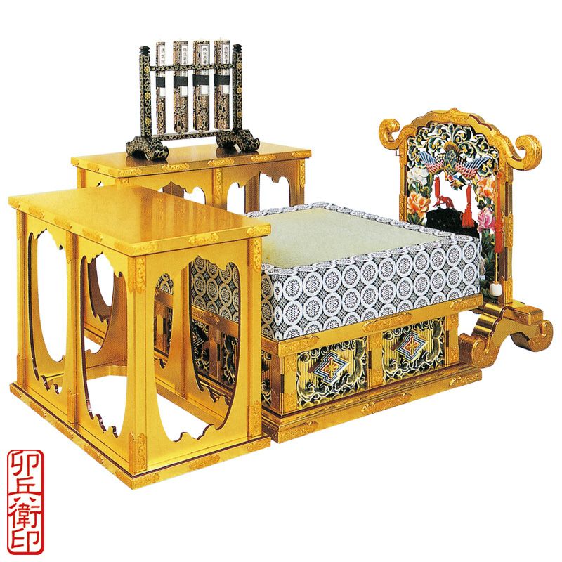 礼盤一式〈登高座〉 御本山様式御影堂型 畳付 付属品別 別誂 卯兵衛印 礼盤框横幅64cm（本願寺派）