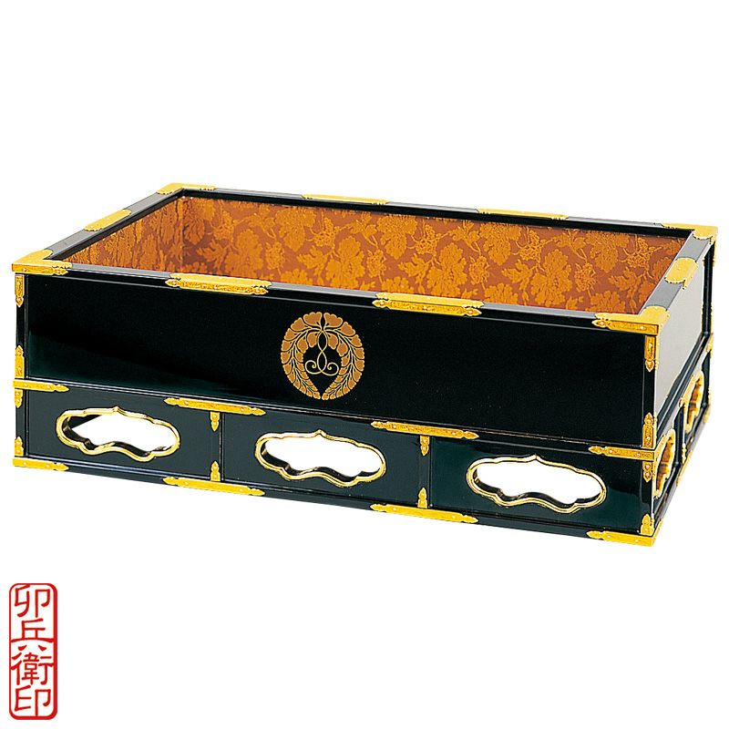 据箱 黒漆塗面金紋入 金具打 卯兵衛印 内寸横幅32cm、奥行23.5cm（各宗派）
