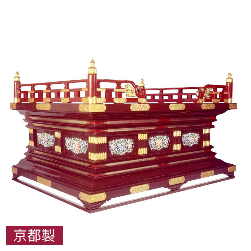 唐様三間型御須弥壇 宝相華唐草彫刻入 黒塗または朱塗 純金箔押 金具打