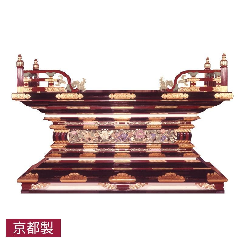唐様通し彫型御須弥壇 唐獅子牡丹彫刻入 黒塗または朱塗 純金箔押 金具打 框横幅212cm